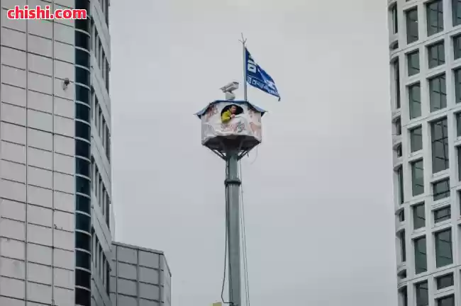 首尔市中心30米高交通塔顶居然住着个人?!他们为了抗争,就是不下来... 第2张 首尔市中心30米高交通塔顶居然住着个人?!他们为了抗争,就是不下来... 第2张