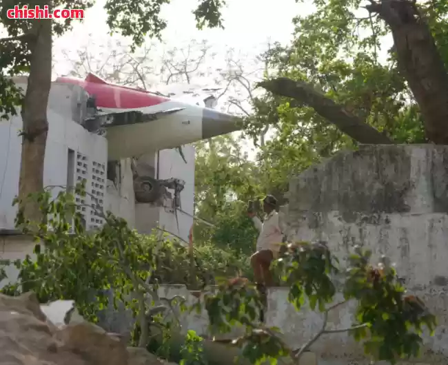 超290死!印度航空波音787坠毁完整视频 起飞40秒坠入医学院 爆炸成火球 乘客烧成黑碳 机上1人奇迹生还 第4张 超290死!印度航空波音787坠毁完整视频 起飞40秒坠入医学院 爆炸成火球 乘客烧成黑碳 机上1人奇迹生还 第4张
