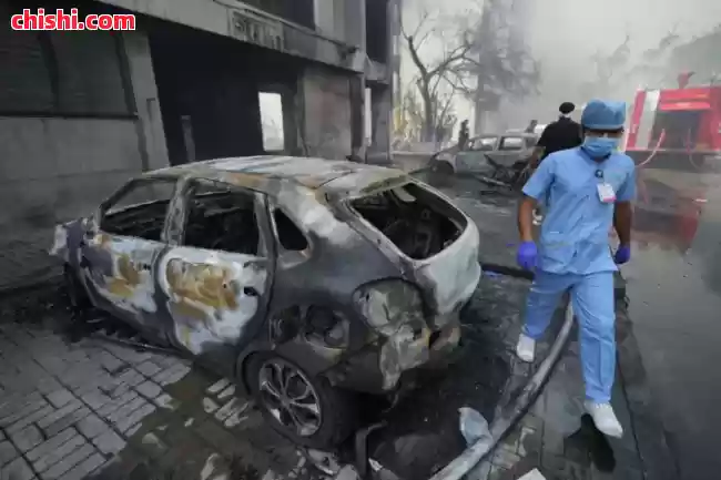 超290死!印度航空波音787坠毁完整视频 起飞40秒坠入医学院 爆炸成火球 乘客烧成黑碳 机上1人奇迹生还 第7张 超290死!印度航空波音787坠毁完整视频 起飞40秒坠入医学院 爆炸成火球 乘客烧成黑碳 机上1人奇迹生还 第7张