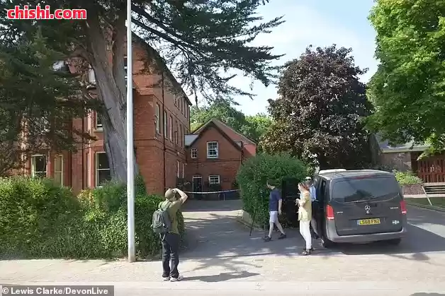 小留学生残忍谋杀同学,英国名校凶案震惊全国!警察:他用锤子砸碎了舍友的头骨 第12张 小留学生残忍谋杀同学,英国名校凶案震惊全国!警察:他用锤子砸碎了舍友的头骨 第12张